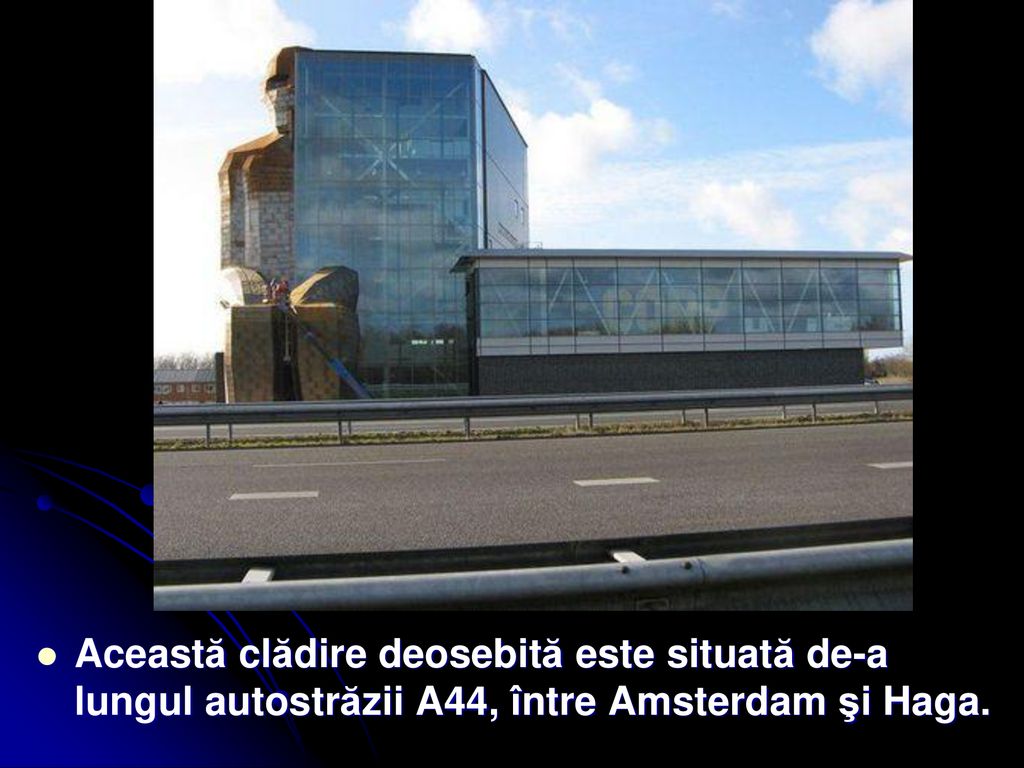 Această clădire deosebită este situată de-a lungul autostrăzii A44, între Amsterdam şi Haga.
